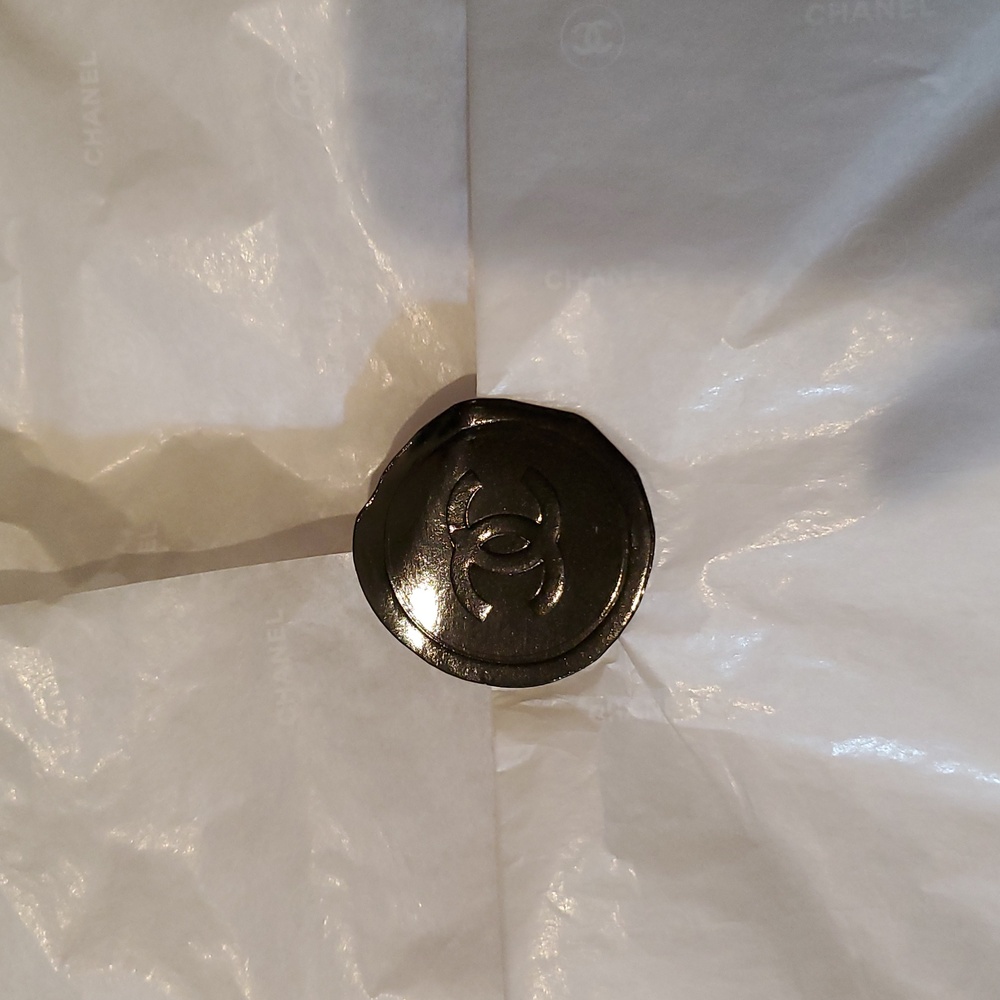 Empty Black and White Chanel Gift Box - Picture 5 of 11